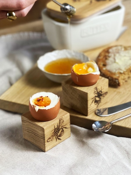Selbrae House Set of 2 Oak Bee Egg Cups (AG2450) | €37