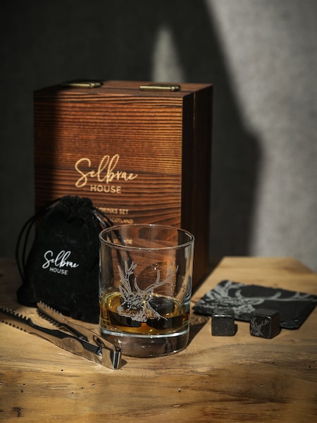 Selbrae House Stag Drinks Set (AG2483) | €56