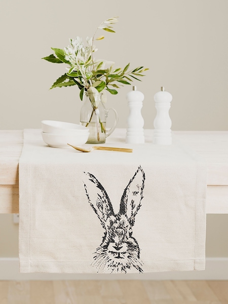 Selbrae House Hare Table Runner (AG2484) | 45 €