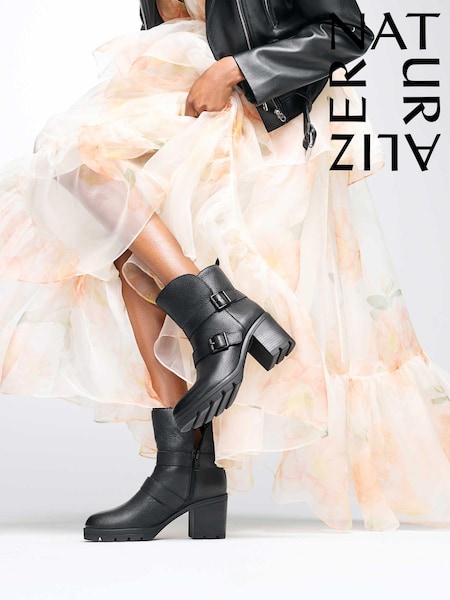 Naturalizer Verney-Moto Wide Fit Water Repellent Ankle Boots (AG4319) | €184