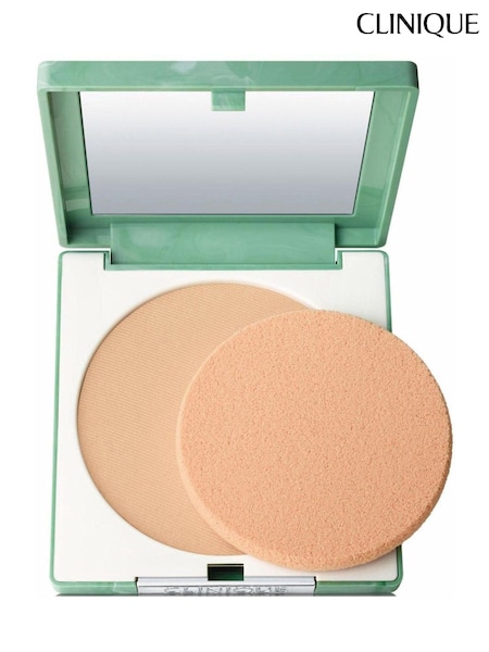 Clinique Almost Powder Makeup SPF 15 (AG6359) | €45