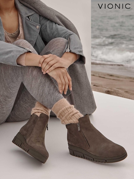 Vionic Uptown Sur Wide Fit Leather Ankle Boots (AG8559) | €122