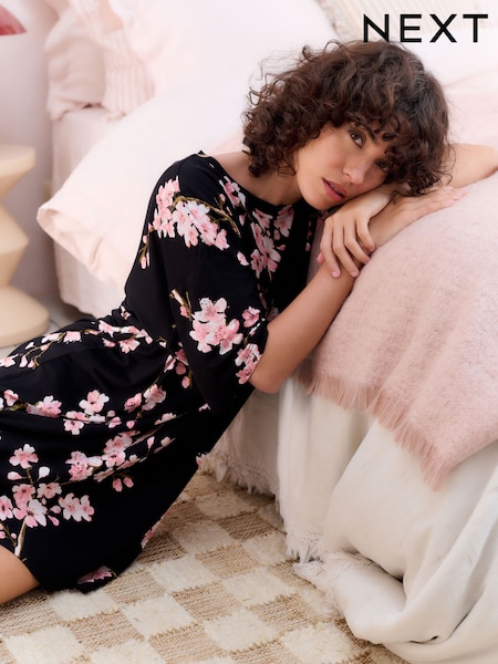 Bath & Body Works Black Japanese Cherry Blossom Night T-Shirt (AG9255) | €37
