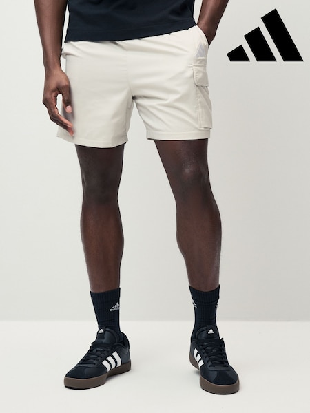 adidas White Small Essentials Logo Cargo Chelsea Shorts (AH4529) | R$ 325