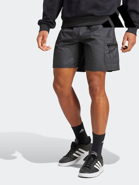 adidas Black City Escape Shorts (AH4538) | R$ 275
