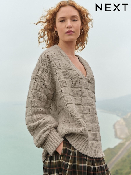 Neutraali mooli - Waffle Stitch V-Neck Knitted Jumper with Wool (AJ0455) | €45