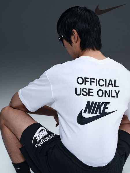 Bela - Nike Sportswear Official Use Only Back Graphic T-Shirt (AJ3779) | € 43