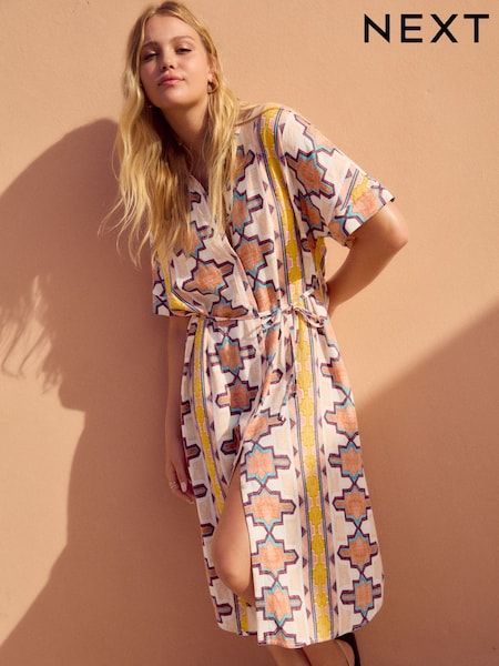 Creme mit geometrischem Muster - Kurzärmeliges Midikleid mit Taillenschnürung und Leinenmaterial (AJ4261) | 55 €