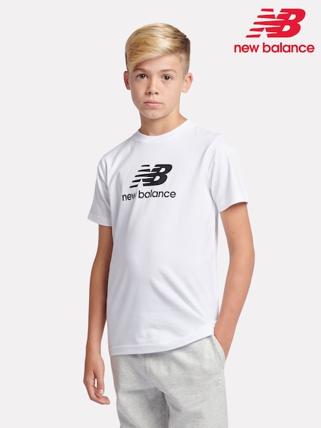 Alb - New Balance Kids Tricou din jerseu cu logo, 100% bumbac (AJ6525) | 134 LEI - 164 LEI