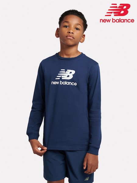 Blauw - New Balance Boys 100% Cotton Stacked Logo Long Sleeve T-shirt (AJ6531) | € 31 - € 37