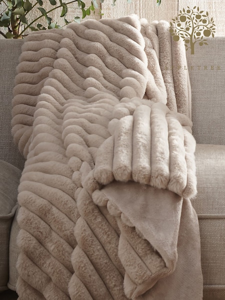 Appletree Natural Morritz Faux Fur Bedspread (AJ9382) | €53
