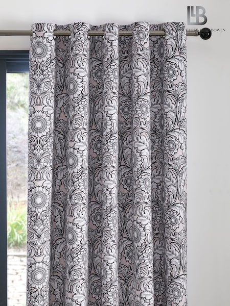 Laurence Llewelyn-Bowen Natural Romilly Blackout Pair of Eyelet Curtains (AJ9404) | R$ 445 - R$ 1,335