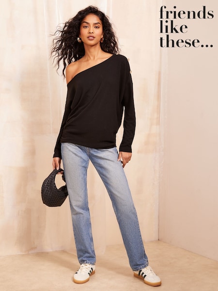 Zwart - Friends Like These Comfortabele top met knoopdetail en afgeschuinde halslijn (AK0149) | € 40