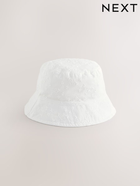 Hvit - 100% Cotton Embroided Bucket Hat (3mths-10yrs) (AK1473) | kr134 - kr167