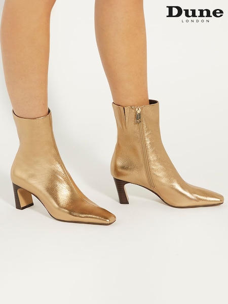 Dune London Gold Obriele Angled Heel Pull On Boots (AK3041) | R$ 1,480