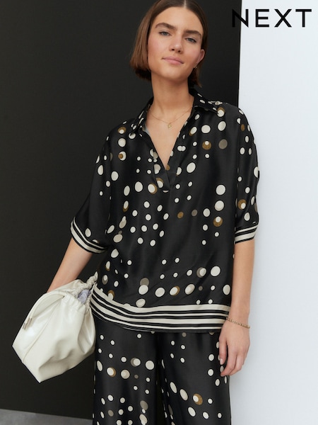 Black Spot V-Neck Collared Satin Shirt (AK4355) | €51.50