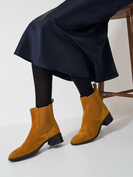 Crew Clothing Company Natural Low Heel Chelsea Boots (AL2490) | R$ 1,135