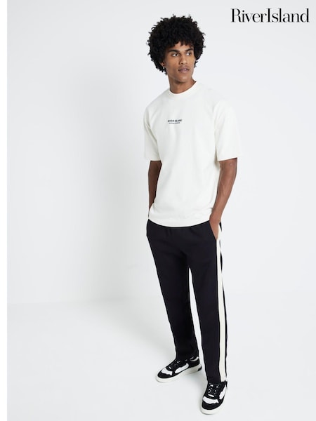 River Island Cream Regular Fit Studio Graphic 100% Cotton T-Shirt (AL3371) | € 19