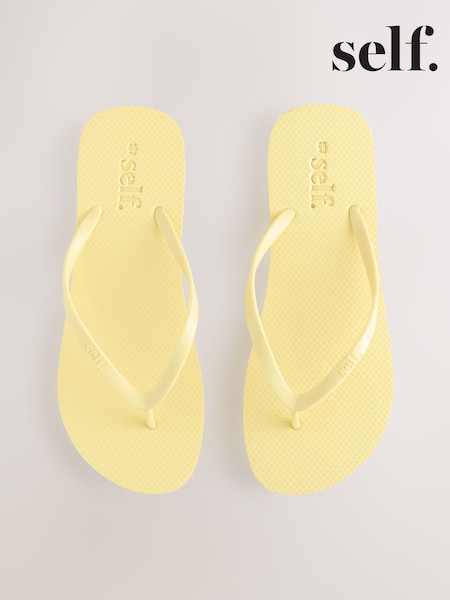 self. Yellow Self. Beach Flip Flops (AL3858) | R$ 140