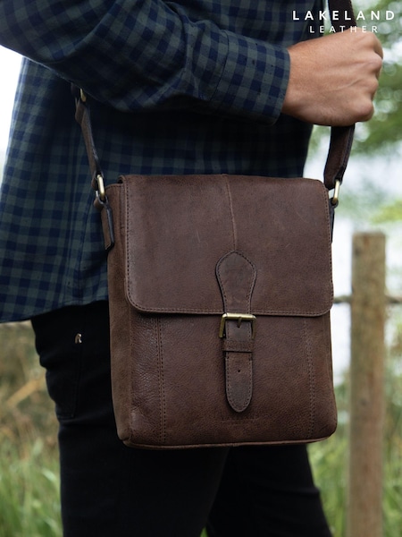 Lakeland Leather Brown Hutton Reporter Bag (AL6750) | € 140