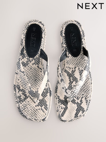 Snake Leather Extra Wide Fit Forever Comfort® Square Toe Thong Sandals (AL9308) | R$ 280