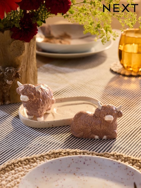 Natural Hamish The Highland Cow Salt and Pepper Shakers with Tray (AM4028) | €17
