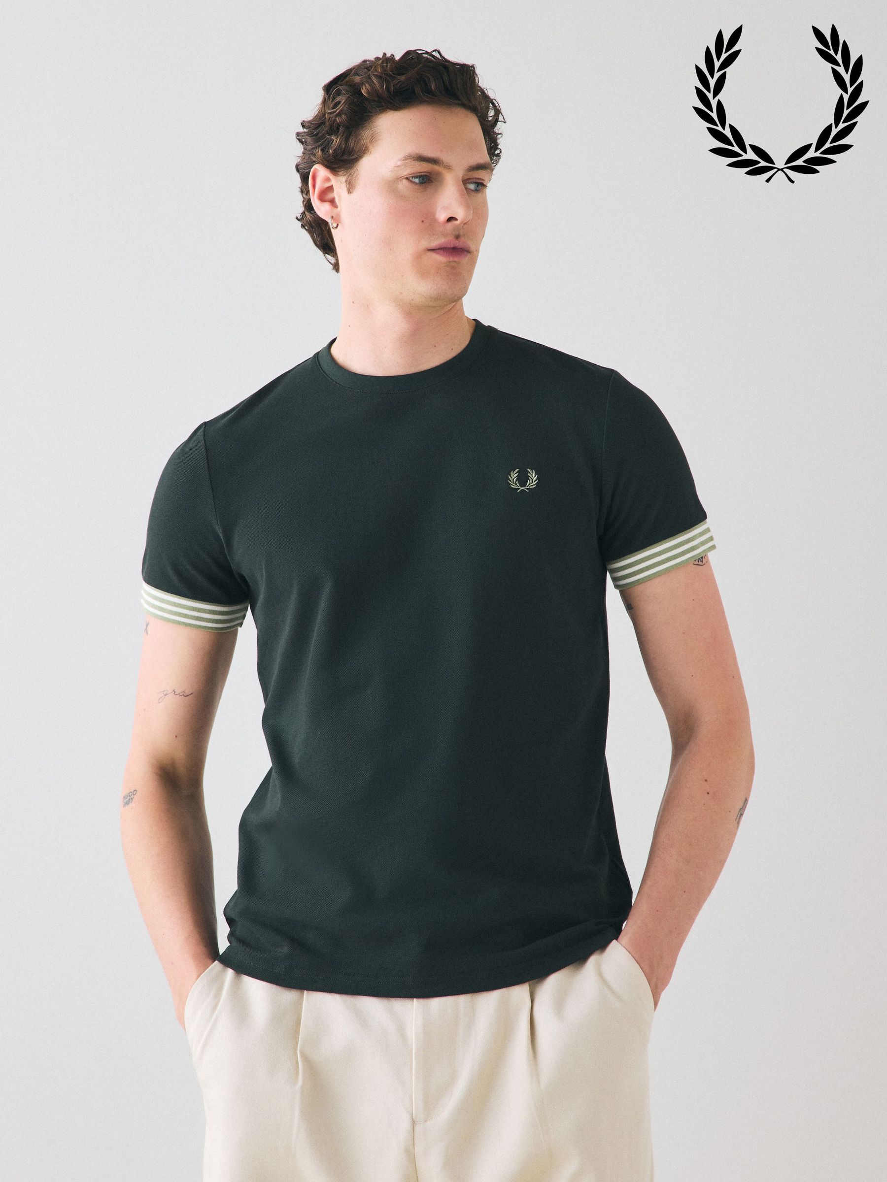 【FRED PERRY】 ★ Striped Cuff T-Shirt ★ Better Cotton 100% Fred Perry Striped Cuff T-Shirt Bleu- Size? France