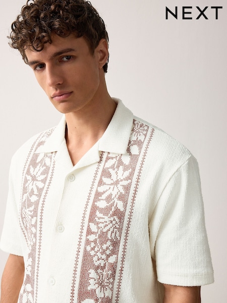 Ecru/Red Cuban Collar Textured Jersey Short Sleeve Shirt (AM7205) | R$ 305