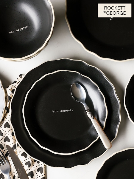 Rockett St George Set of 4 Black Bon Appetit Dinner Plates (AN5393) | €81