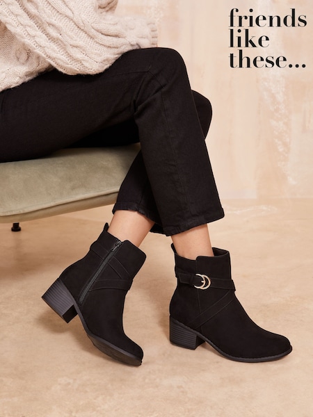 Friends Like These Bajo Block Heel Buckle Ankle Faux Suede Boots (AN8523) | 59 €