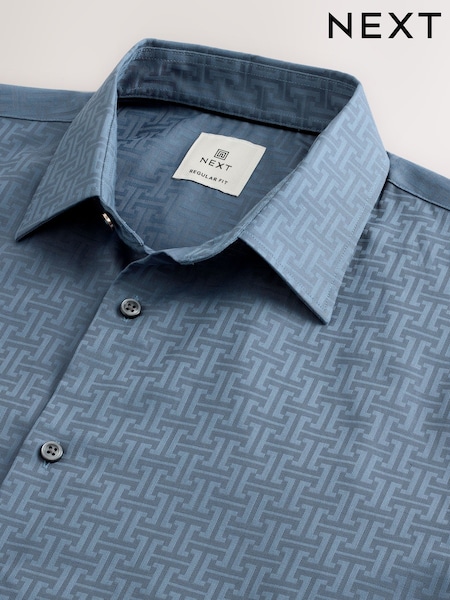 Dusky Blue Monogram Regular Fit 100% Cotton Geometric Print Short Sleeve Smart Shirt (AN8940) | R$ 335
