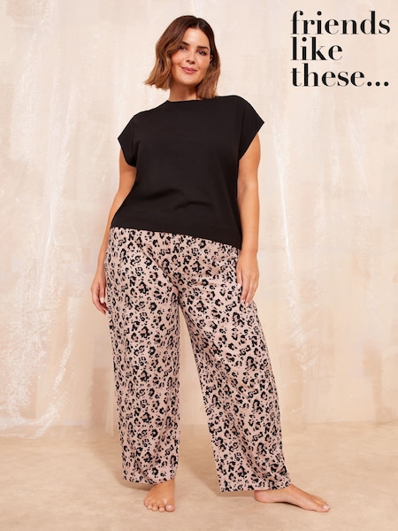 Friends Like These Black Printed Shorts Sleeve Pyjamas (AN9344) | €40