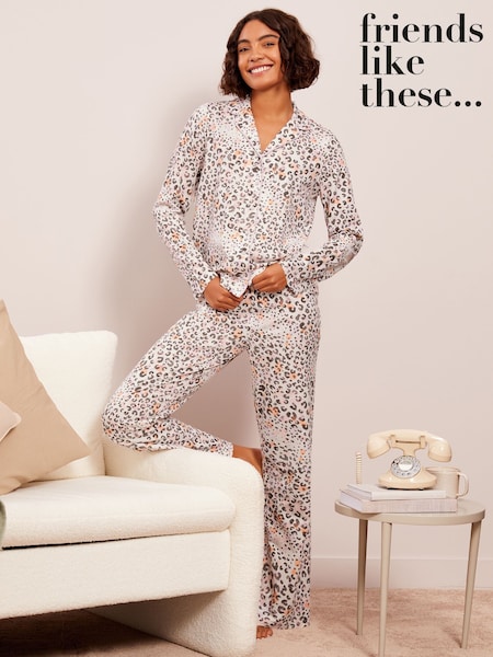 وردي - Friends Like These Jersey Traditional Pyjamas Set (AP0818) | ‏178 ر.ق.