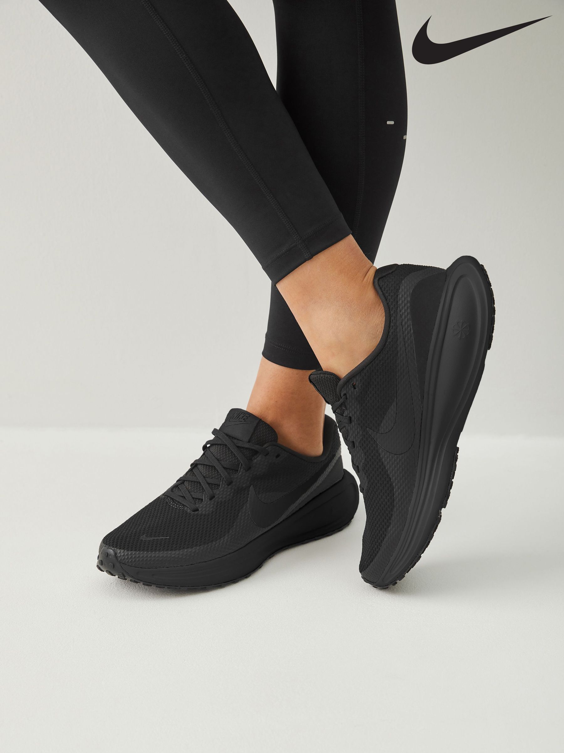 nike revolution womens black