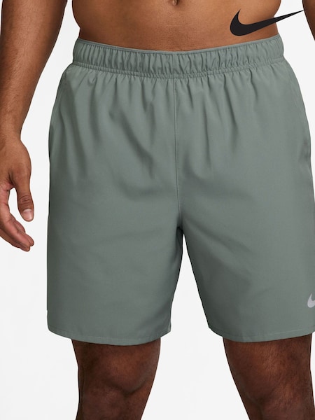 Verde arcilla - 7 pulgadas - Nike Challenger Dri-FIT Brief Lined Running Shorts (AP2643) | 50 €
