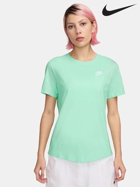 Nike Sportswear Club Essentials T-Shirt (AP2655) | 33 €