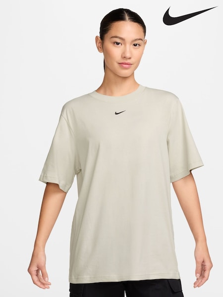 Nike Sportswear Essential T-Shirt (AP2707) | 47 €