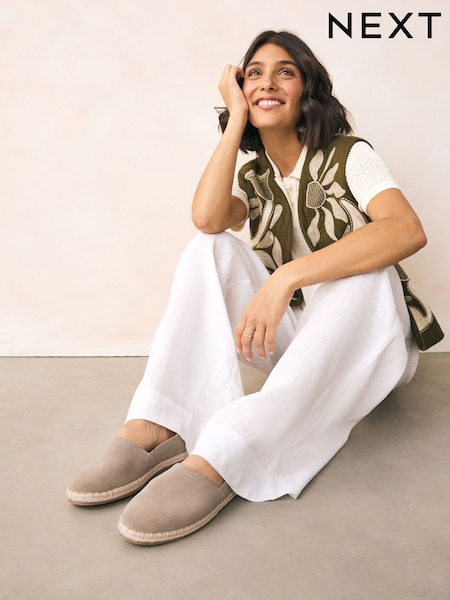 Neutral Forever Comfort® Suede Closed Toe Espadrilles (AP4625) | R$ 340