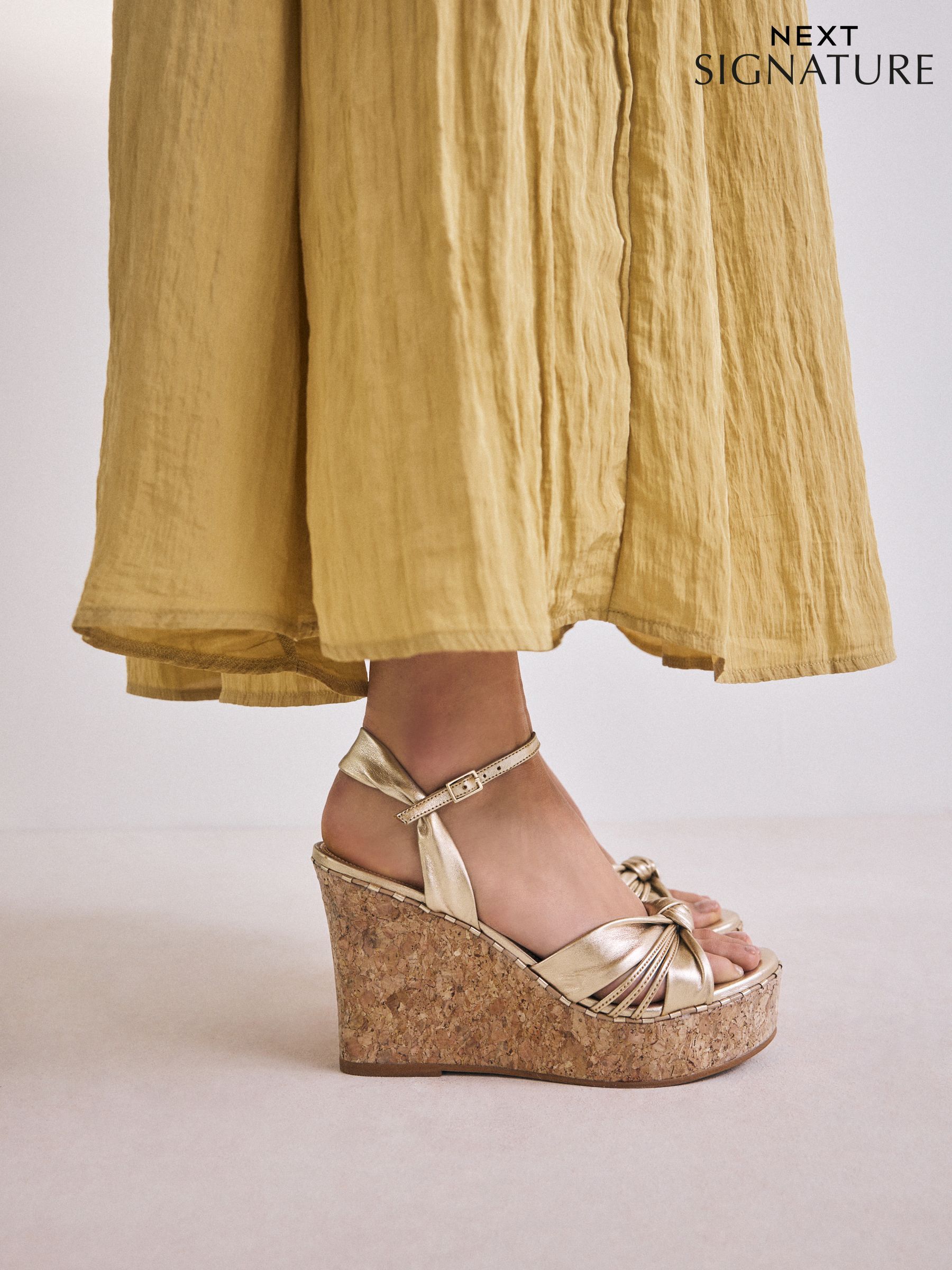 Golden ｜SANDALS (GWF00323 F003006 55312) Black leather flat sandals with buckle Margaret | Golden Goose