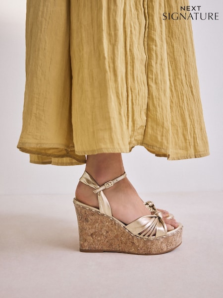 Gold Signature Premium Leather Round Toe Twist Detail High Wedges (AP7112) | €121