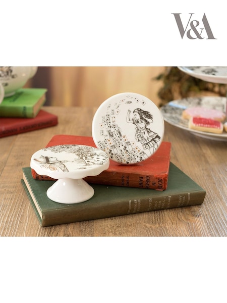 V&A Set of 2 Alice in Wonderland Mini Cake Stands (AP7558) | R$ 285