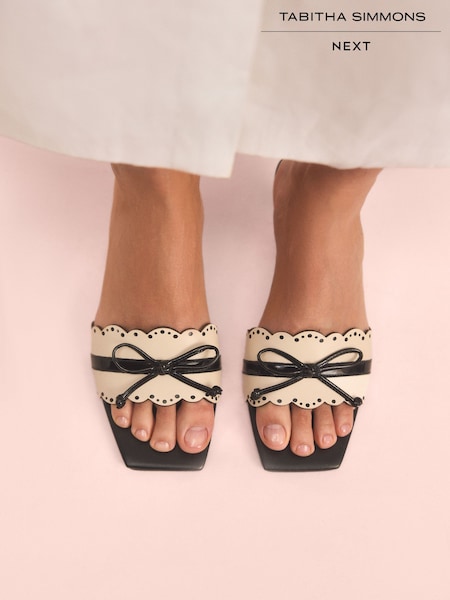 Black/White Tabitha Simmons x Next Minnie Leather Square Toe Lazer Cut Bow Mule Kitens Shoes (AR0669) | €107