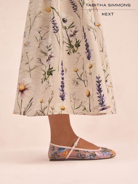 شبكي بنمط مورد - Tabitha Simmons x Next Ophelia Round Toe Mesh Embroidery Mary Jane Shoes (AR2658) | ‏285 د.إ.‏