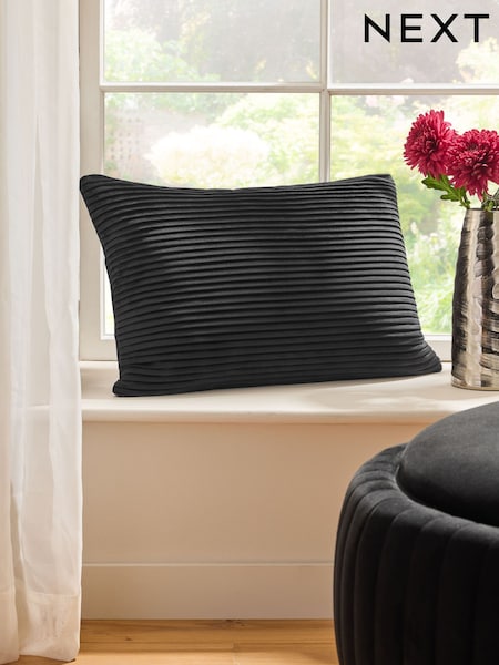 Charcoal Grey 40 x 59cm Velvet Pleat Cushion (AR9832) | R$ 175