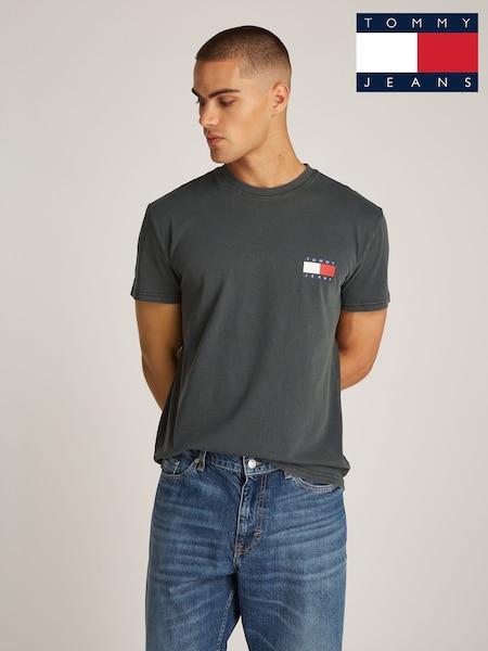 Negro - Tommy Jeans Regular Fit Badge 100% Cotton T-Shirt (AR9856) | 50 €
