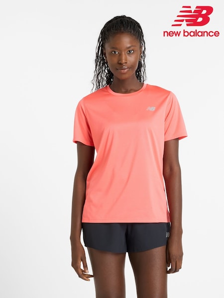 Punainen - New Balance naisten Essentials T-paita (AT0603) | €50