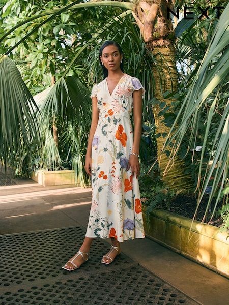 Коллекция Kew White & Purple Floral - Flutter Sleeve V-Neck Tie Waist Maxi Dress (AT3199) | €77