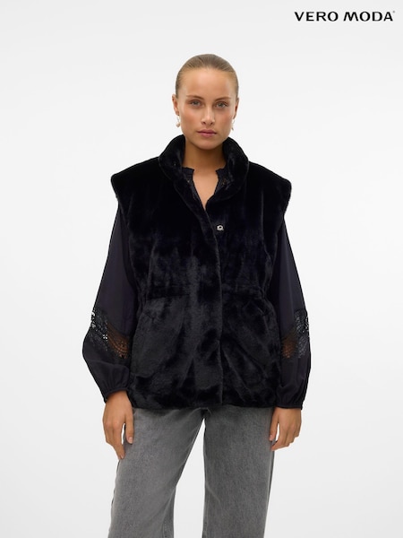 VERO MODA Faux Fur Sleeveless Gilet (AT6616) | €24
