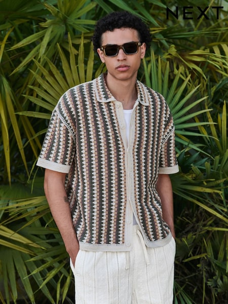 Neutral/Sage Green Relaxed Fit Short Sleeve Crochet Knit Button Through Polo Shirt (AT8105) | R$ 365