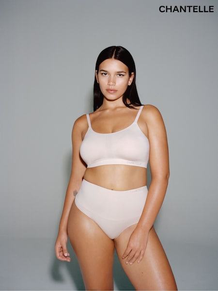 Chantelle Smooth Comfort Non Wired Bralette with Removable Pads and Adjustable Back (AT8727) | ₪272